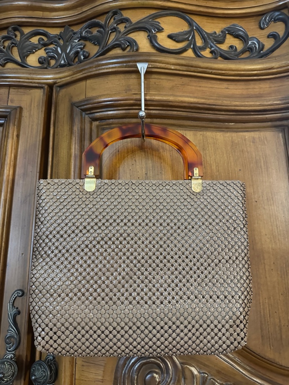 Vintage Tan Mesh Metal Tortoiseshell Handle With Gold Accent Hand Bag